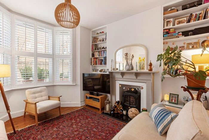 1 Bedroom Flat For Sale In Limburg Road, Clapham Junction, SW11