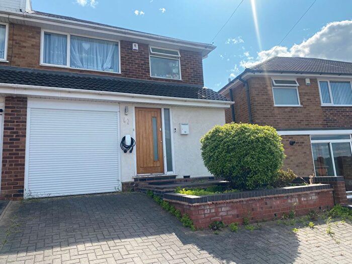 3 Bedroom Semi-Detached House To Rent In Wideacre Drive, Birmingham, B44