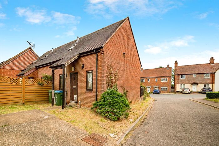 1 Bedroom Semi-Detached House For Sale In The Lawns, Brill, Aylesbury, HP18