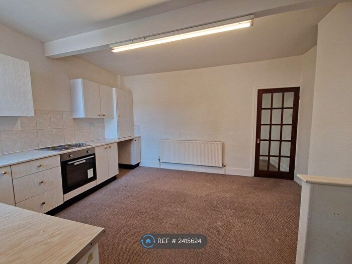 2 Bedroom Flat To Rent In Firth Park Road, Sheffield, S5