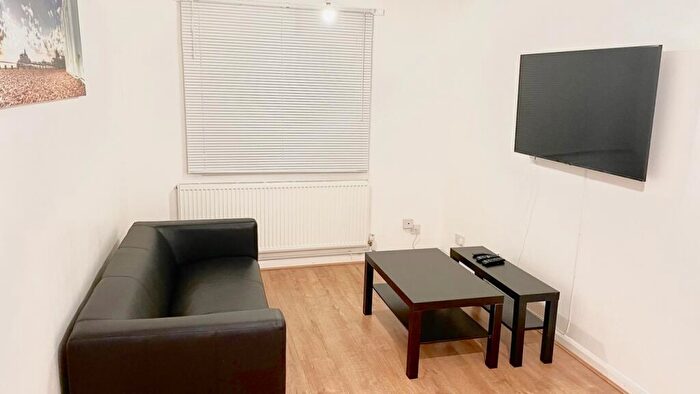 5 Bedroom House To Rent In Gadd Street, Nottingham, NG7