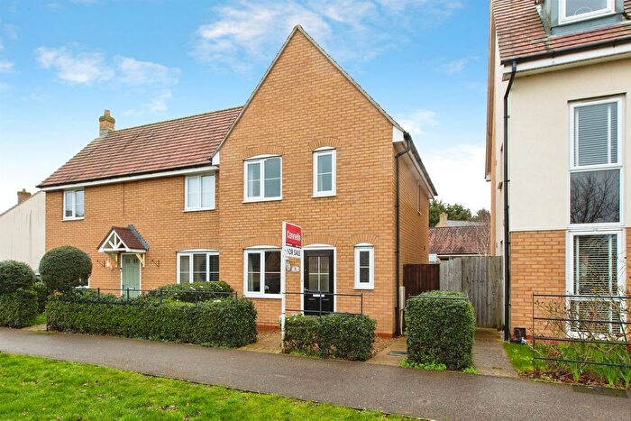 3 Bedroom Semi Detached House For Sale In Green Walk, Papworth Everard, Cambridge, CB23