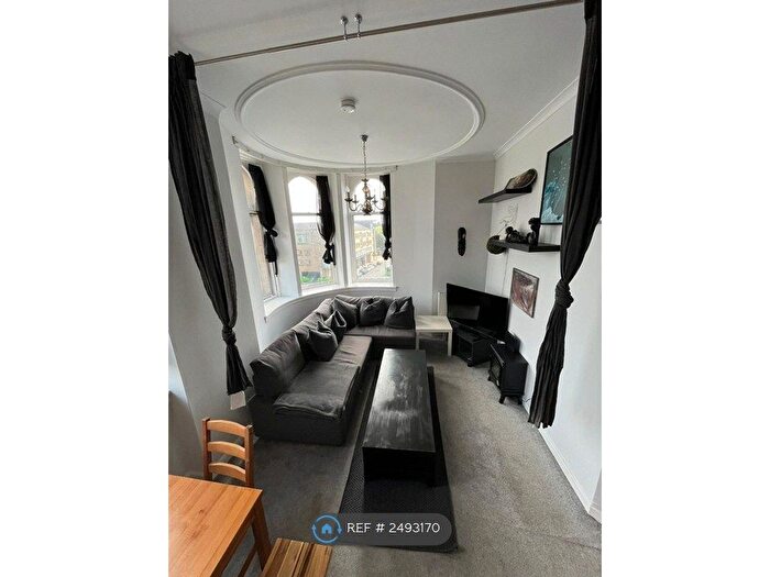 2 Bedroom Flat To Rent In Bank Street, Glasgow, G12