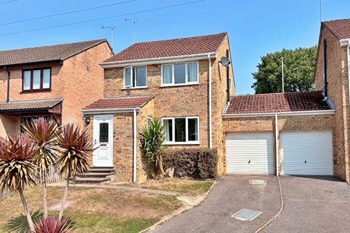 3 Bedroom Link Detached House For Sale In Redshank Close, Creekmoor, Poole, BH17