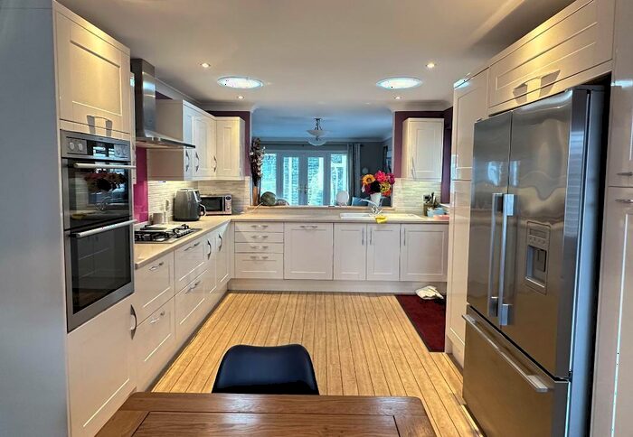 2 Bedroom Bungalow For Sale In Chandlers Way, Steyning, West Sussex, BN44