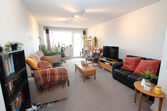2 Bedroom Flat To Rent In Cedar Lodge, Tunnel Road, The Park, Nottingham, NG7