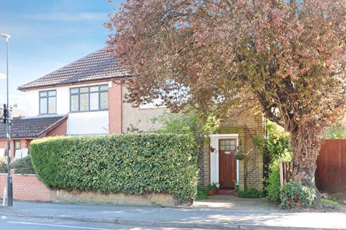 4 Bedroom Semi-Detached House For Sale In Downs Road, Langley, SL3