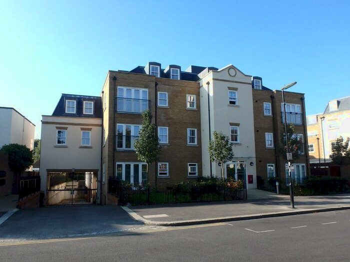 1 Bedroom Flat To Rent In The Parade, Epsom, KT18