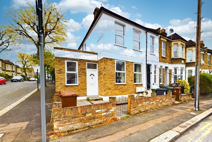 3 Bedroom Flat To Rent In Newport Road, Leyton, London, E10