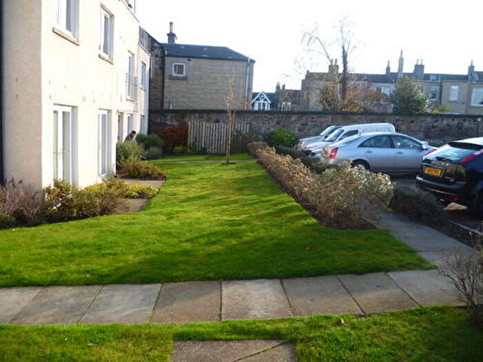 2 Bedroom Flat To Rent In Willowbrae Road, Edinburgh, EH8