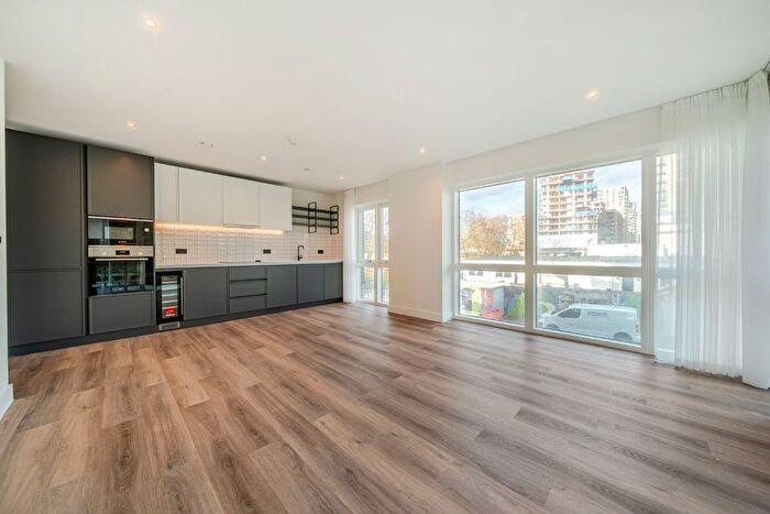 3 Bedroom Flat To Rent In Townsend Road, London, SE3