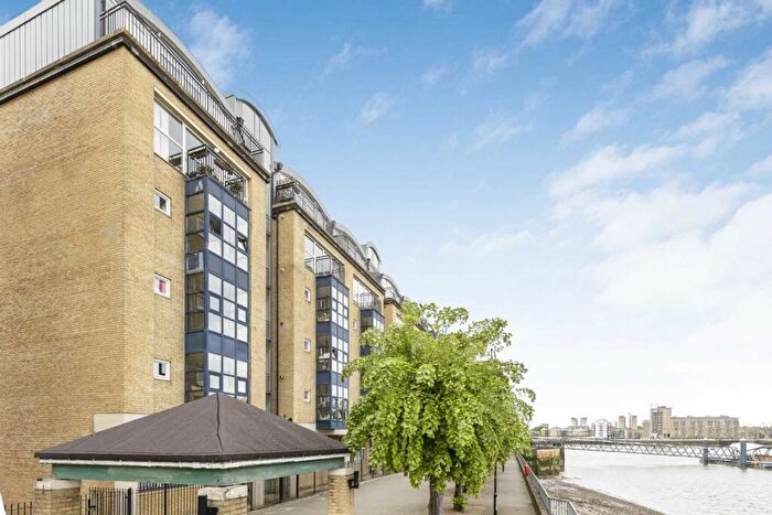 2 Bedroom Flat To Rent In Rotherhithe Street, Rotherhite, SE16