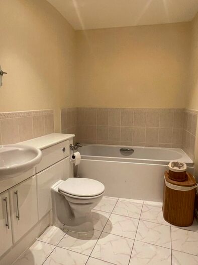 2 Bedroom Flat To Rent In Blenheim Centre, Hounslow, TW3