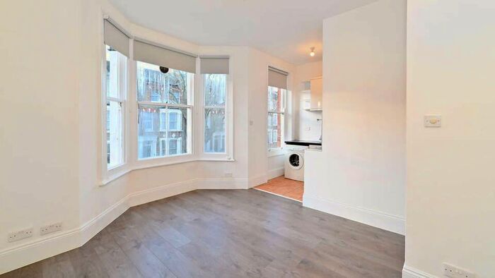 2 Bedroom Flat To Rent In Bravington Road, London, W9