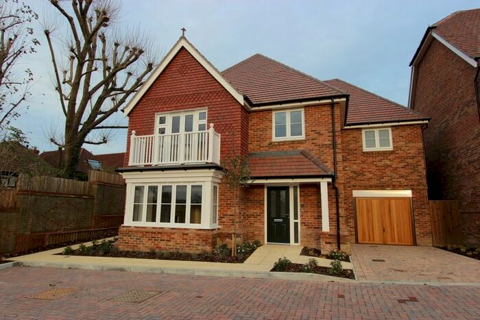 5 Bedroom Detached House To Rent In Holland Park, Caterham, CR3