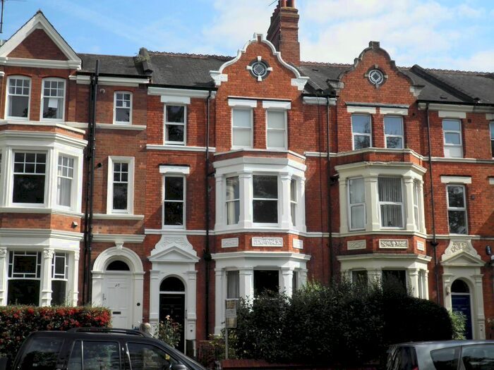 3 Bedroom Flat To Rent In East Park Parade, Northampton NN1
