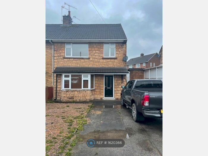 3 Bedroom Semi-Detached House To Rent In Middlecroft Road South, Staveley, Chesterfield, S43