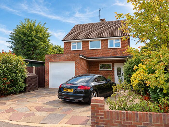 3 Bedroom Detached House For Sale In Mole Road, Fetcham, KT22