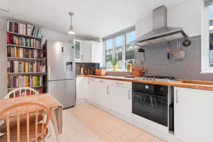 3 Bedroom Maisonette To Rent In Coopers Lane, Kings Cross, NW1