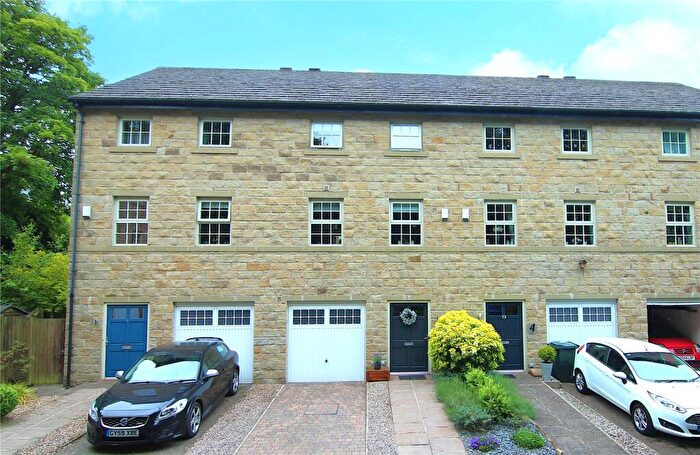 3 Bedroom Town House For Sale In Redding Wood Lane, Steeton, BD20