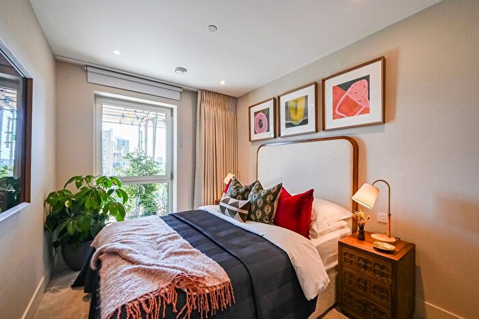 3 Bedroom Flat For Sale In Bow Green, Bow, E3
