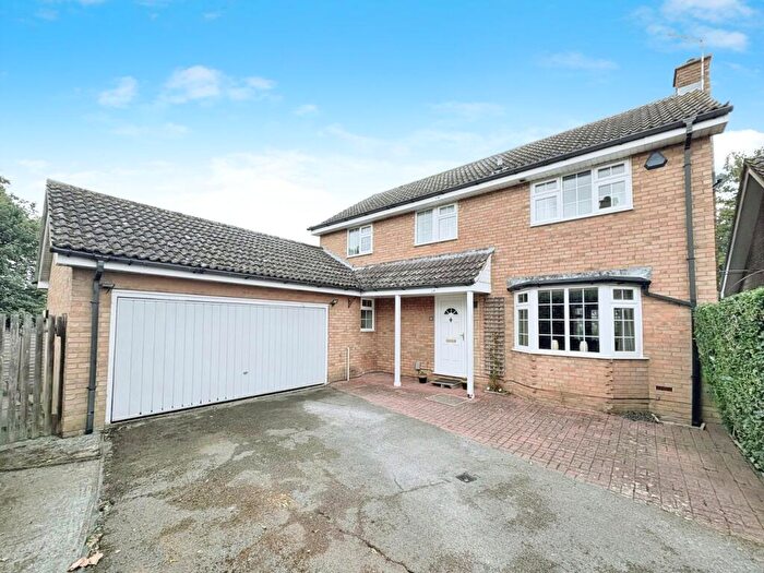 4 Bedroom Detached House For Sale In Spenlow Drive, Chelmsford, CM1