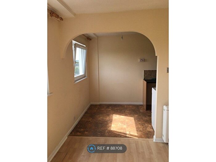 2 Bedroom Flat To Rent In Camberley, West Bromwich, B71