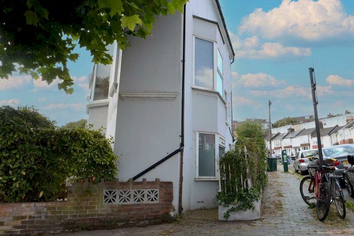 3 Bedroom End Of Terrace House To Rent In Robertson Road, Brighton, BN1