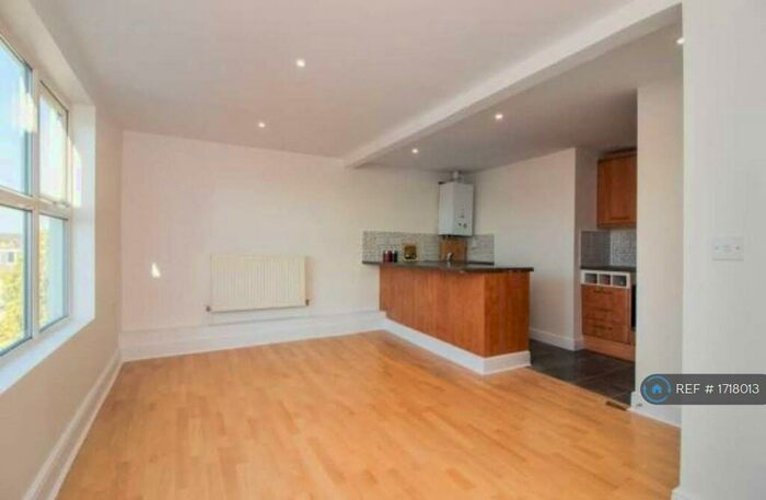 2 Bedroom Flat To Rent In London Road, Portsmouth, PO2