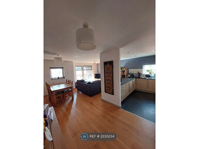 2 Bedroom Flat To Rent In Stretford Road, Manchester, M15