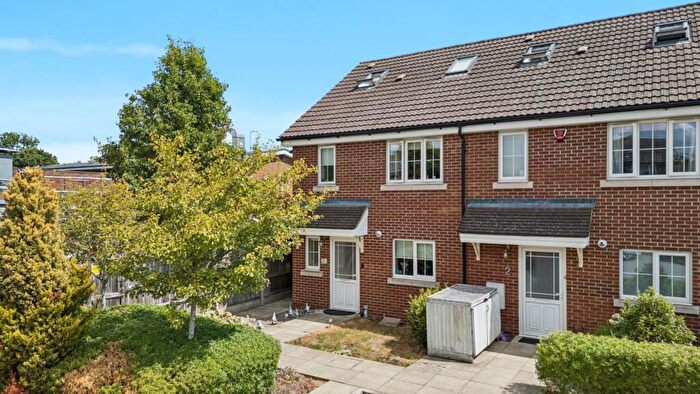 3 Bedroom End Of Terrace House For Sale In Cotters Croft, Welwyn Garden City, Hertfordshire, AL7