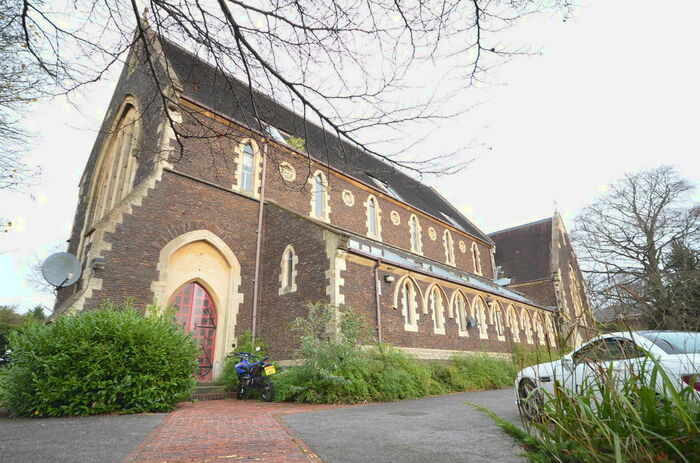 1 Bedroom Flat To Rent In St James Court, East Street, Farnham, GU9