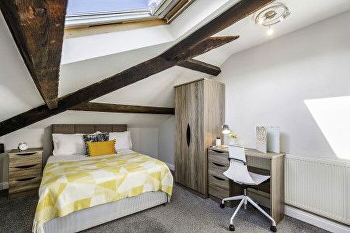 1 Bedroom Flat To Rent In Victoria Terrace, Leeds, LS3