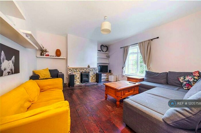 2 Bedroom Semi-Detached House To Rent In Tilehurst Road, Reading, RG1