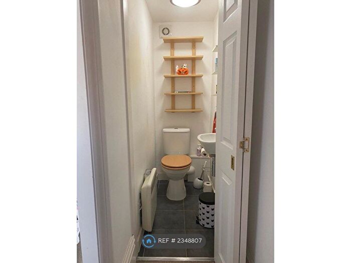 1 Bedroom Flat To Rent In London, London, W14