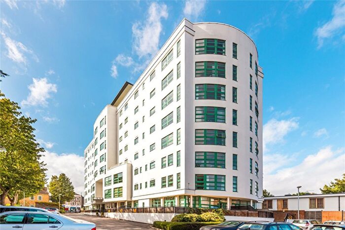 2 Bedroom Flat For Sale In Rivers House, Aitman Drive, TW8