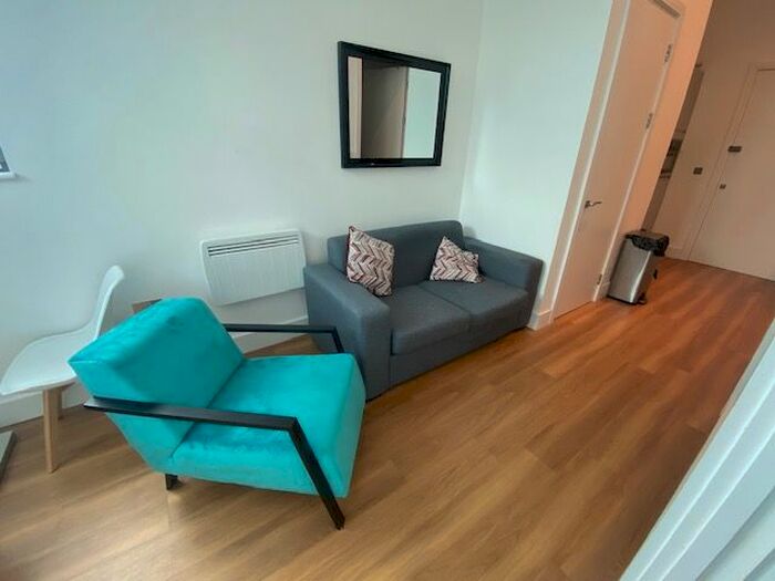 1 Bedroom Flat To Rent In Bath Road, Slough, Berkshire, SL1