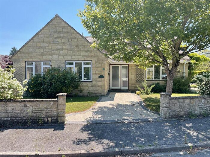 3 Bedroom Detached Bungalow For Sale In Dikler Close, Bourton-On-The-Water, Cheltenham, GL54