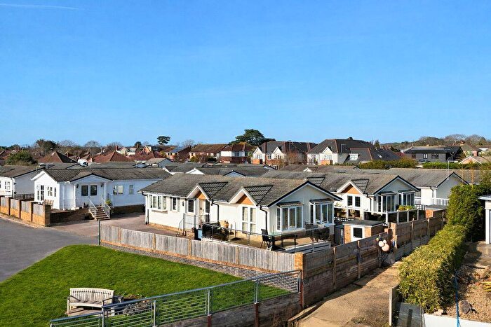 2 Bedroom Detached Bungalow For Sale In Beaulieu Avenue, Christchurch, BH23