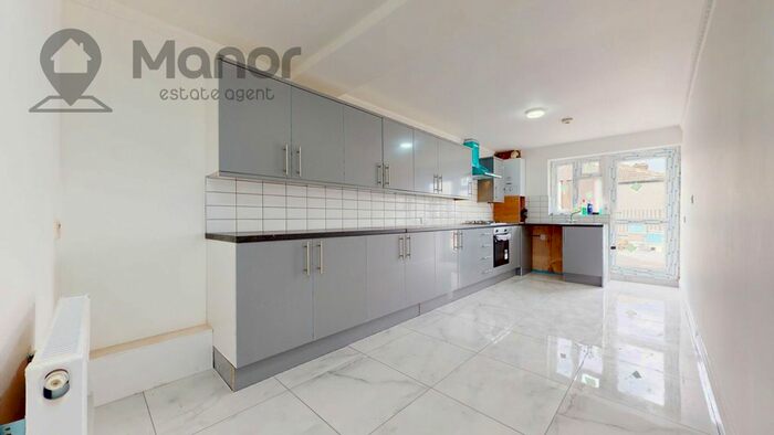 2 Bedroom Flat To Rent In Ilford Lane, Ilford, IG1