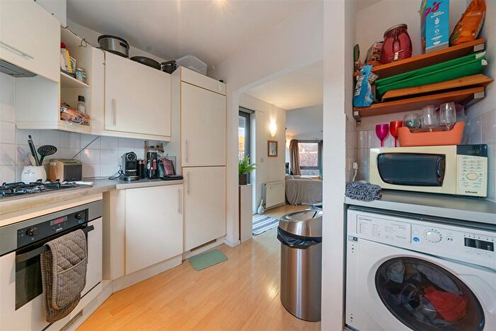1 Bedroom Flat To Rent In Clapham Road, London, SW9