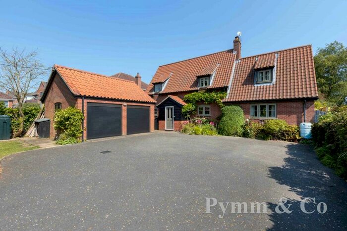 4 Bedroom Cottage For Sale In Wymondham Road, Wreningham, NR16