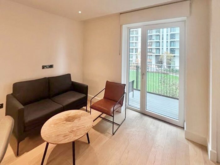Studio To Rent In Cascade Way, London, W12