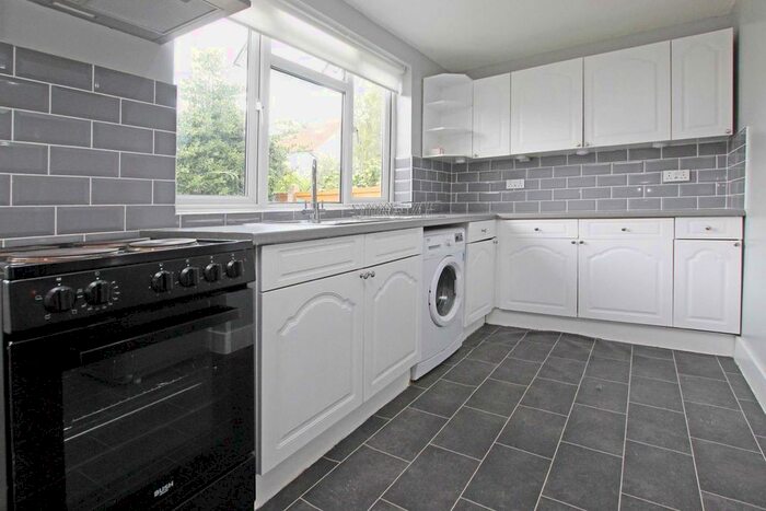 2 Bedroom Flat To Rent In Bicester Road, Richmond, TW9