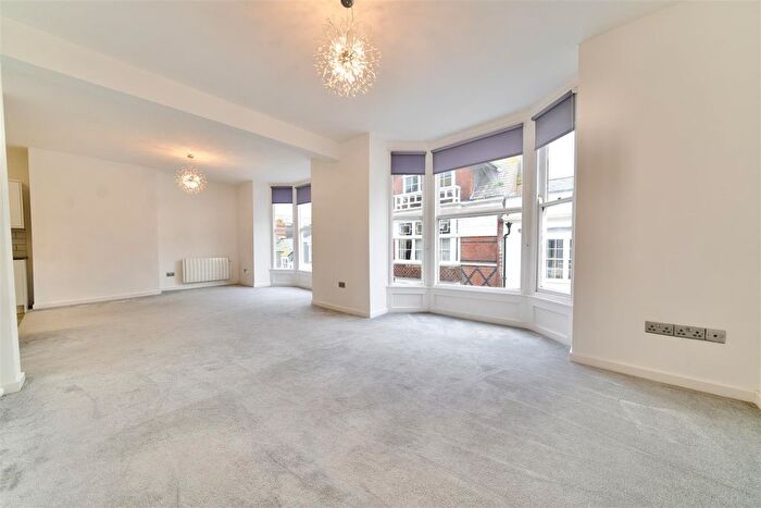 3 Bedroom Flat For Sale In Maiden Street, Weymouth, DT4