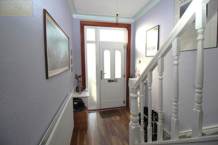 3 Bedroom Semi-Detached House For Sale In Whitelake Avenue, Flixton, M41