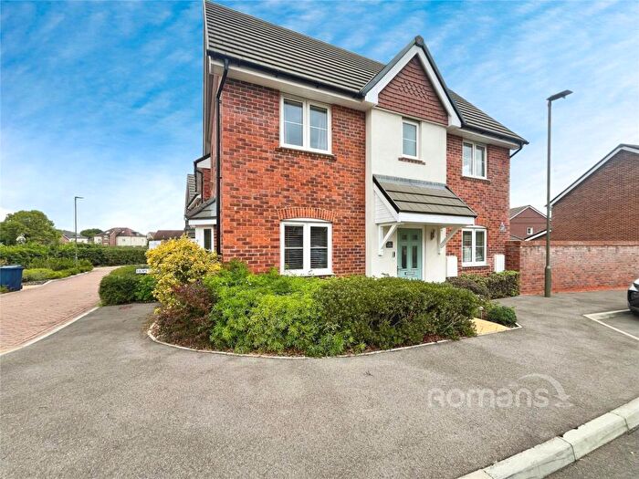 3 Bedroom Semi-Detached House For Sale In Hops Drive, Badshot Lea, Farnham, GU9