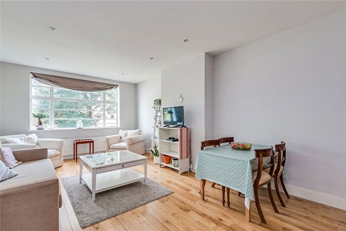 2 Bedroom Flat To Rent In Trinity Close, London, SW4