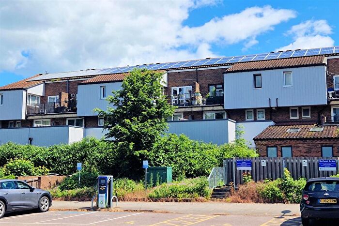 1 Bedroom Flat To Rent In Walton Court Centre, Aylesbury, HP21