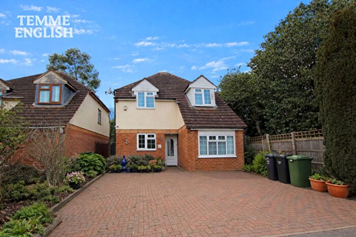 4 Bedroom Detached House For Sale In Albert Drive, Laindon, SS15